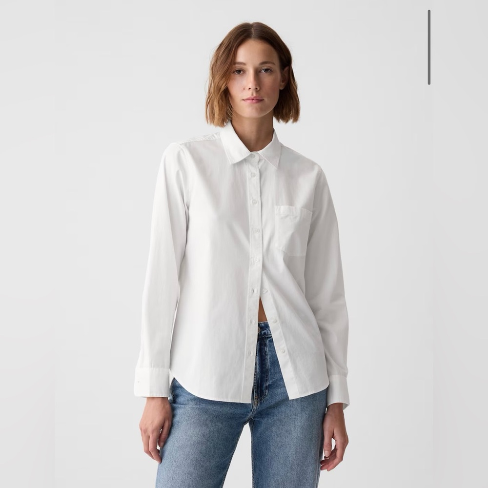 Gap Classic White Button-Up Shirt. Medium